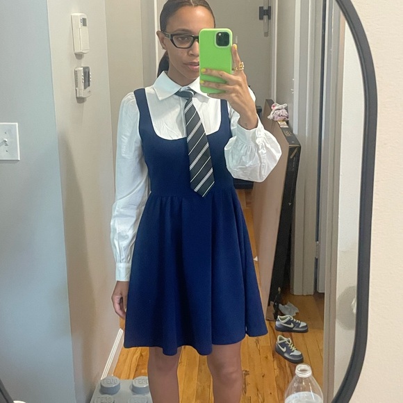 Dress & Tie - Picture 2 of 3